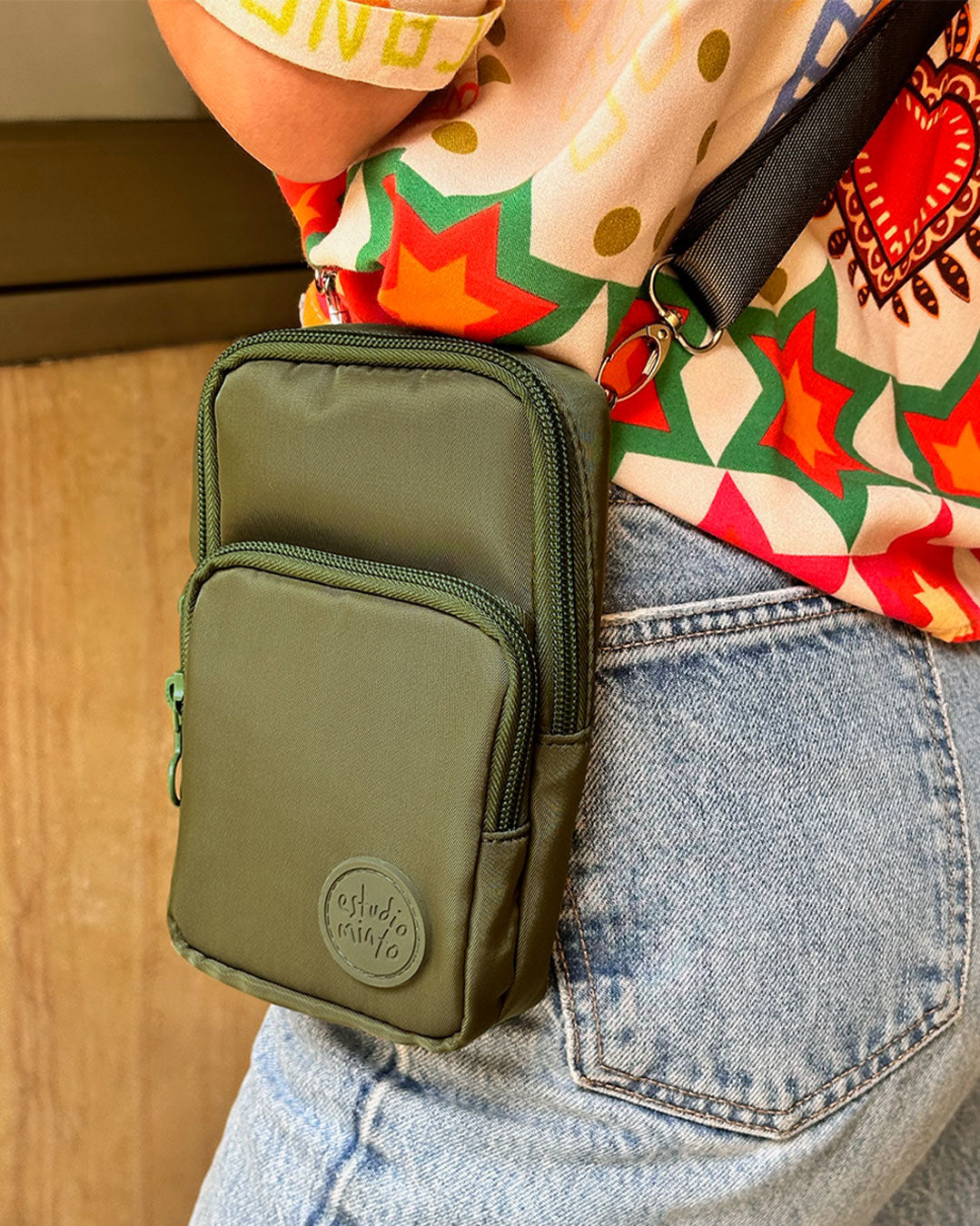 Cell Wallet Crossbody Oliva